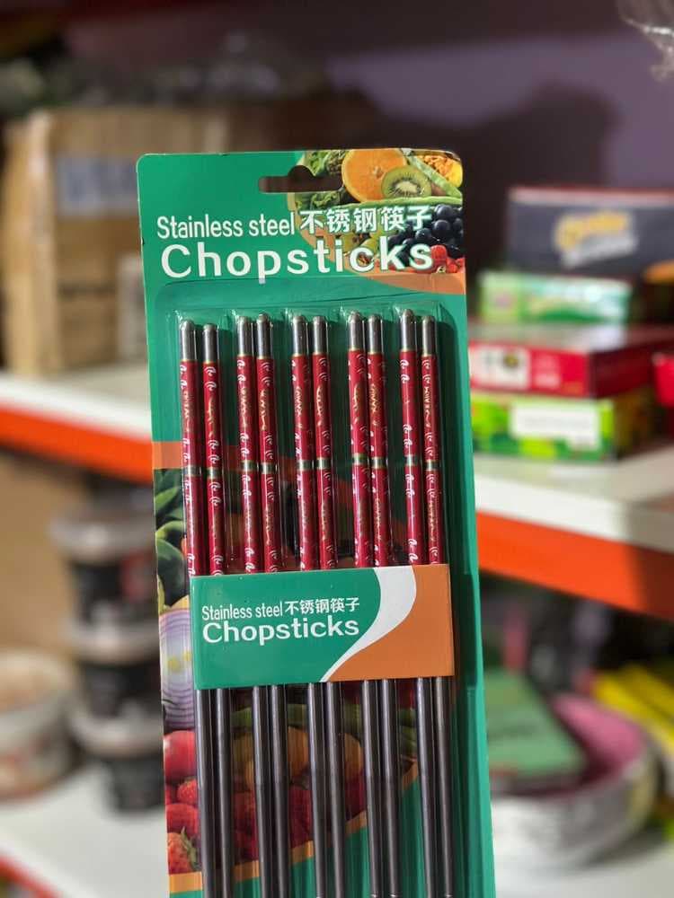 Chopsticks 🥢 (((عودين))  من عيدان اكل  اندومي اللون احمر